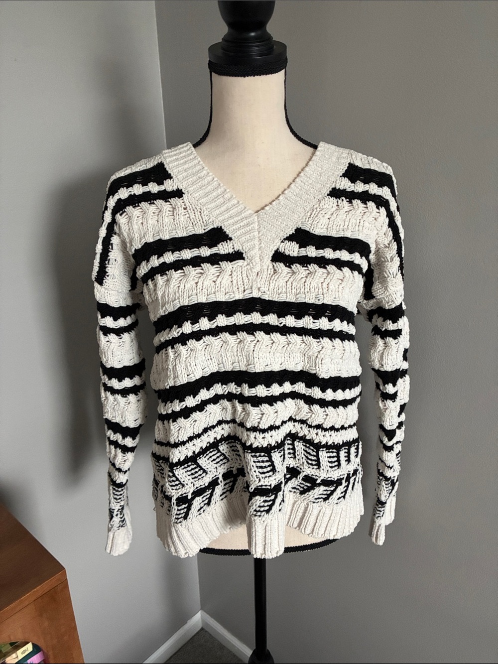 Universal Thread Black and White Striped V-Neck Sweater